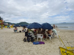 Todo mundo junto num montinho para rir a valer.